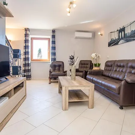 Rustic-holiday Vani With Tavern, Near Porec * Nova Vas (Porec)