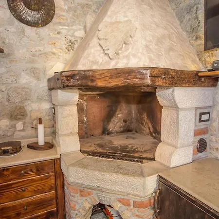 Rustic-holiday Vani With Tavern, Near Porec Nova Vas
