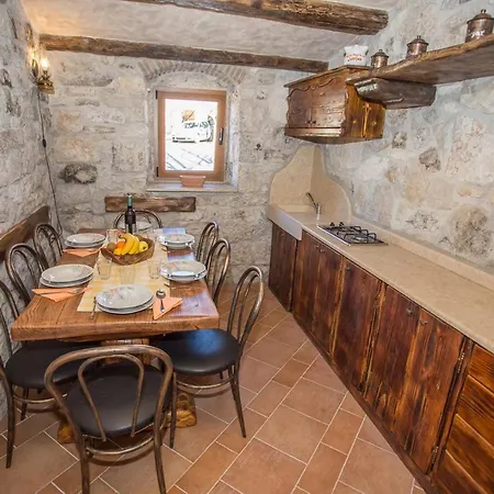 Rustic-holiday Vani With Tavern, Near Porec Nova Vas